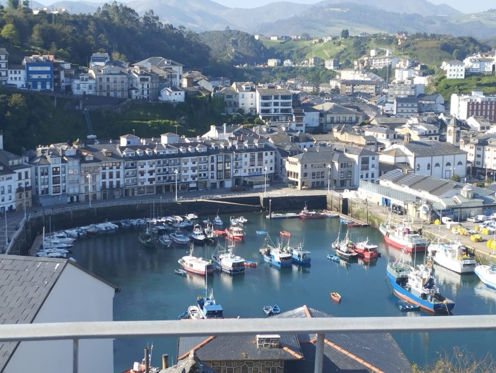 Camino de Santiago en Asturias: vista desde Luarca hacia La Caridad